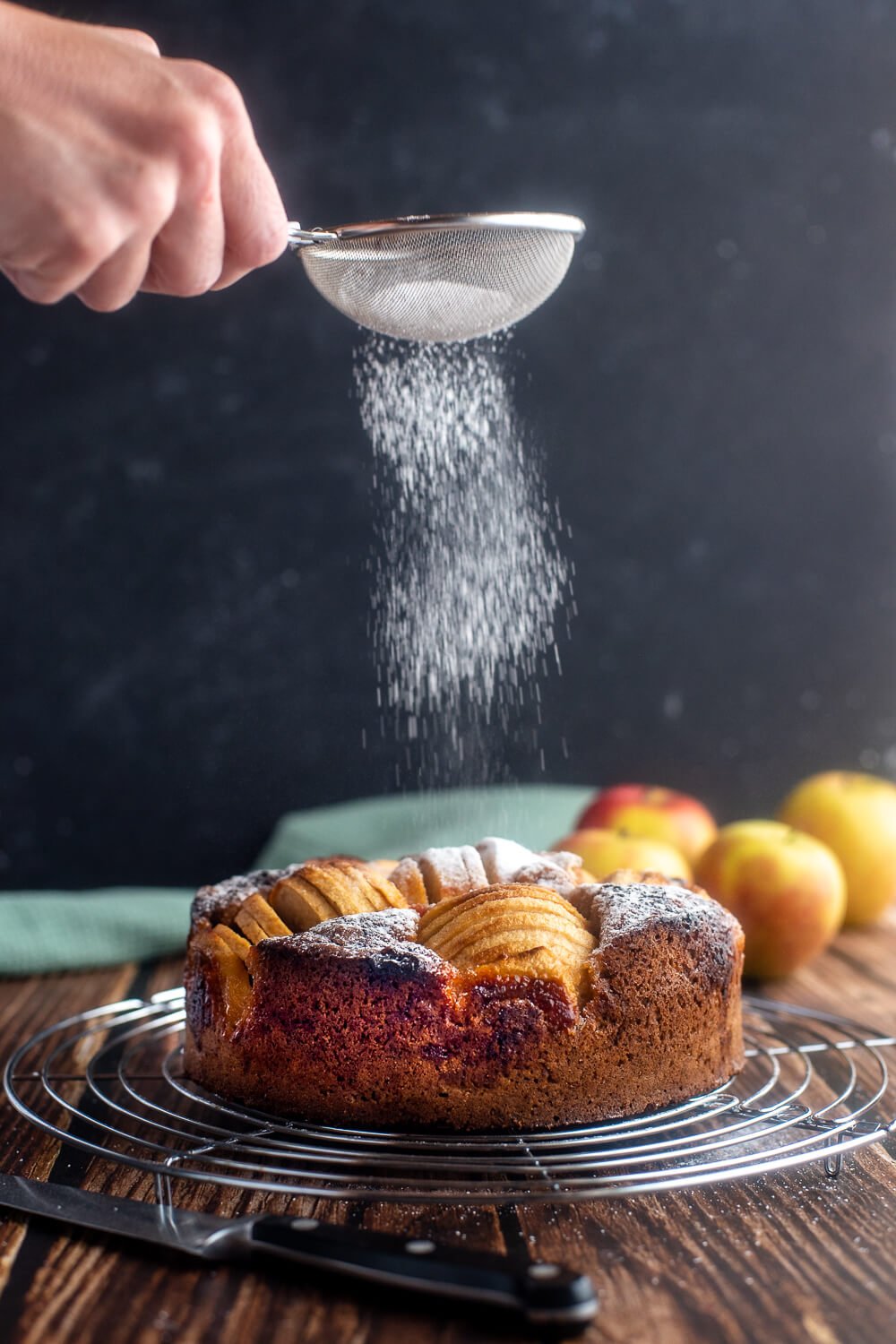 pple honey cake topped with sliced apples and drizzled with honey