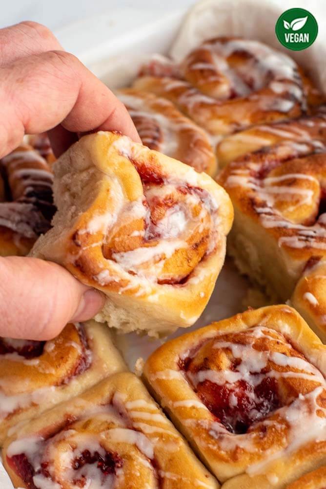 Rhubarb And Strawberry Buns – preparation step 14