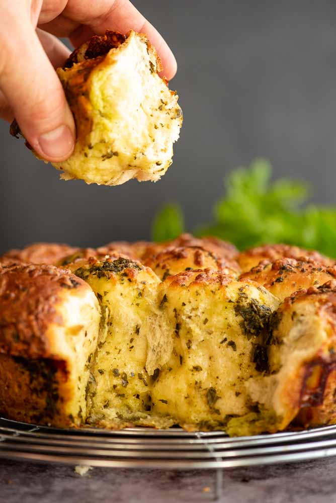 Cheesy Pesto Bread – preparation step 9
